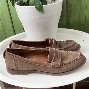 Calvin Klein Suede Penny Loafers Brown Women’s Size 9 Read